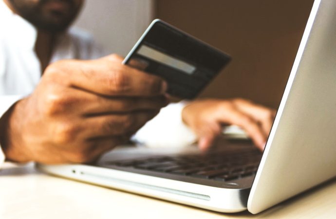 Cuánta gente compra online España